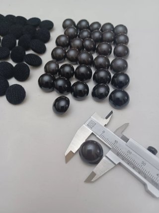 Bottoni neri e grigio antracite
