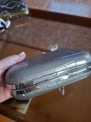 Bolso de mano gris efecto piel cocodrilo