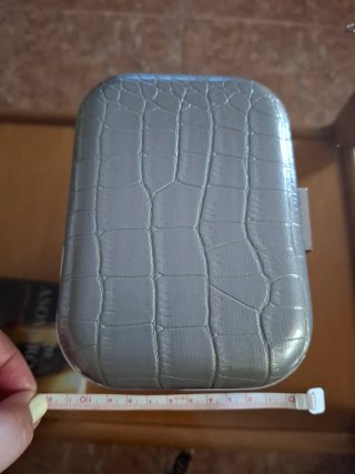 Bolso de mano gris efecto piel cocodrilo
