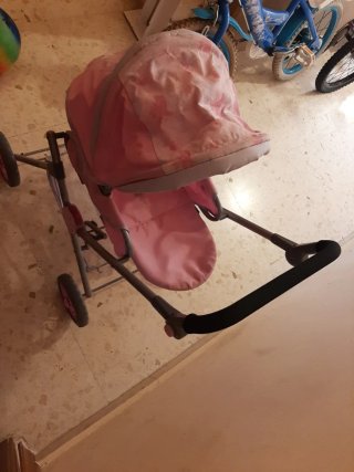 Carrito de muñecas rosa