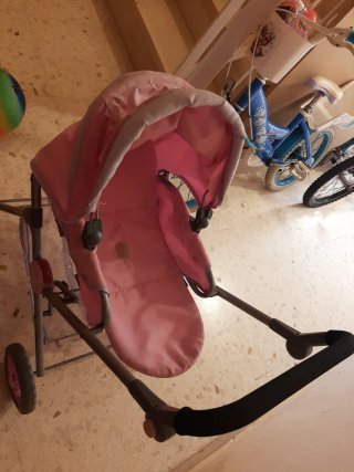 Carrito de muñecas rosa