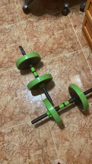 Banco de ejercicios y pesas