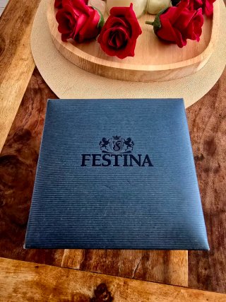 Reloj Festina Dorado y Plateado
