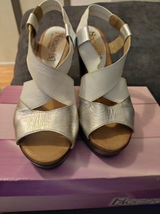Sandalias Noelm Plataforma Blancas y Plateadas