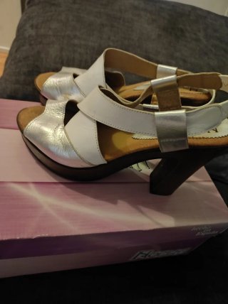 Sandalias Noelm Plataforma Blancas y Plateadas
