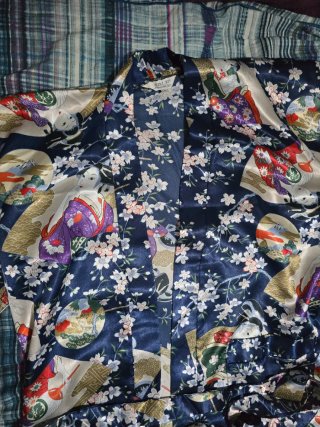 Bata de satén con estampado floral talla L