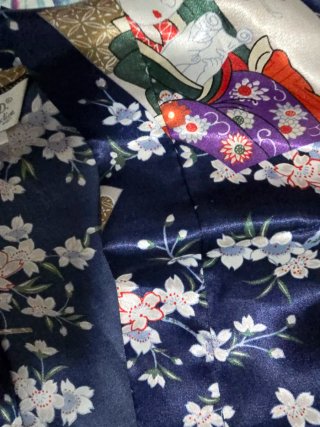 Bata de satén con estampado floral talla L