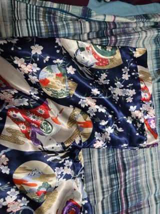 Bata de satén con estampado floral talla L