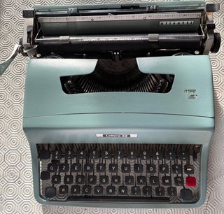 Macchina da scrivere Olivetti Lettera 32