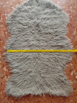 Tappeto di lana grigio