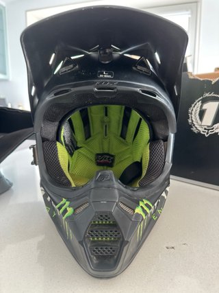 Casco Fox V3 Pilot RC Monster Energy Talla L