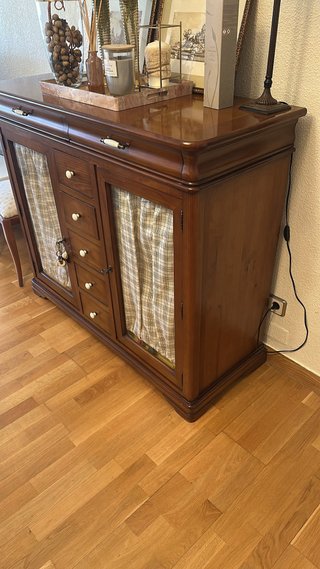 Aparador clásico de madera