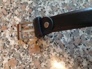 Cintura nera con fibbia