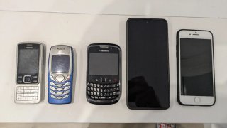 Lote 3 Teléfonos Móviles Nokia, BlackBerry, Apple