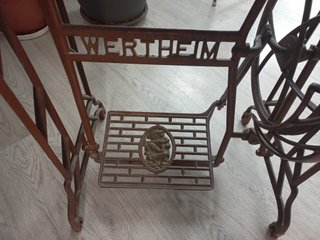 Máquina de coser Wertheim con mueble