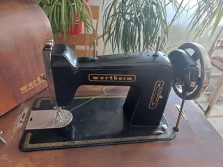Máquina de coser Wertheim con mueble
