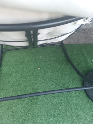 Silla mecedora terraza beige y negra