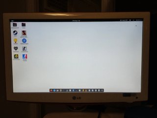 Televisor LG 22 Blanco y Naranja
