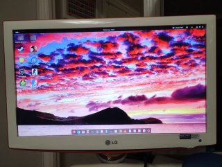 Televisor LG 22 Blanco y Naranja