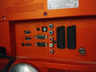 Televisor LG 22 Blanco y Naranja