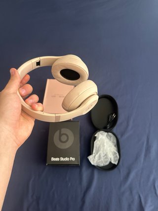 Beats Studio Pro x Kim Edición Limitada Rosa