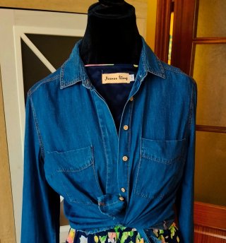 Vestido floral y camisa vaquera Stradivarius T. M