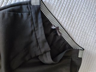 Pantalón pitillo negro