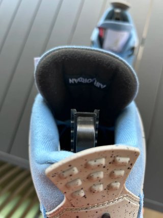 Jordan 4 University Blue