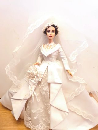 Barbie Elizabeth Taylor Novia