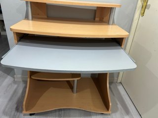 Escritorio madera y metal