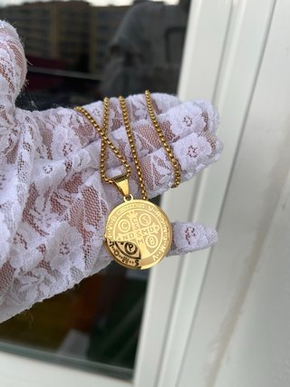 Collar Medalla San Benito color oro unisex