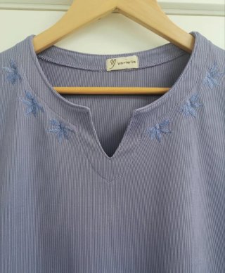 Blusa lila manga corta con bordado