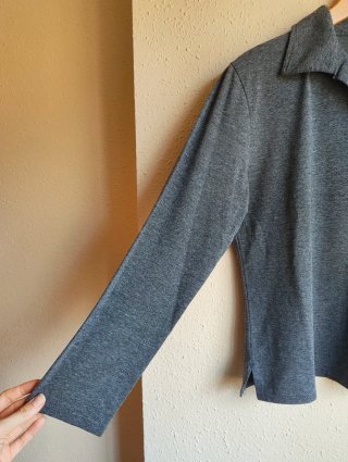 Camiseta gris manga larga