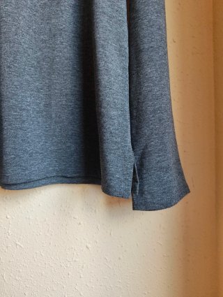 Camiseta gris manga larga