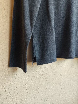 Camiseta gris manga larga