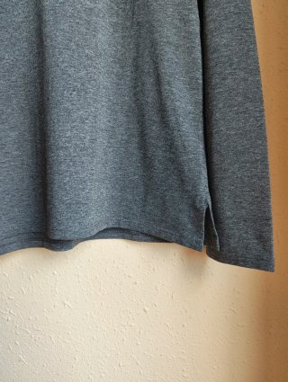 Camiseta gris manga larga