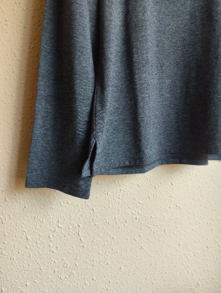 Camiseta gris manga larga