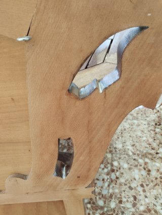Cabecero de madera maciza tallado