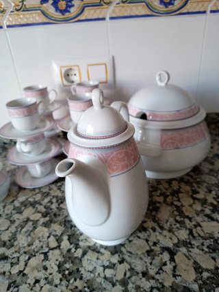 Juego de tazas, sopera y azucarero