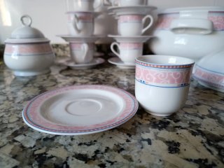 Juego de tazas, sopera y azucarero