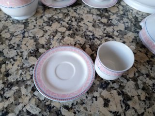 Juego de tazas, sopera y azucarero