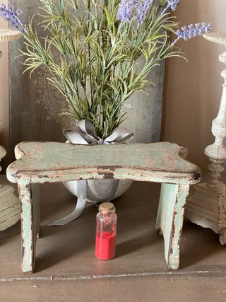 Sgabello fiocco in patina antica