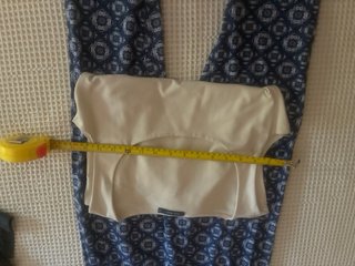 Conjunto top beige y leggings estampado