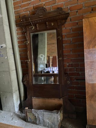 Perchero antiguo con espejo y paragüero