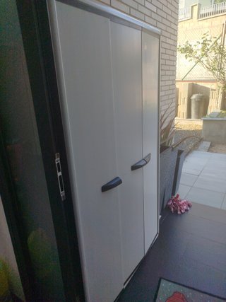 Armario exterior 3 puertas con estantes