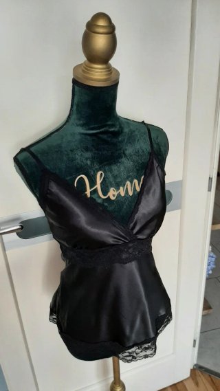 Top nero con pizzo