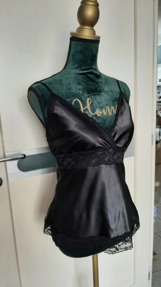 Top nero con pizzo