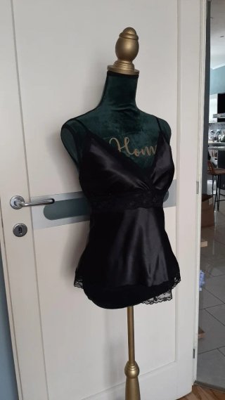 Top nero con pizzo
