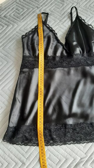 Top nero con pizzo