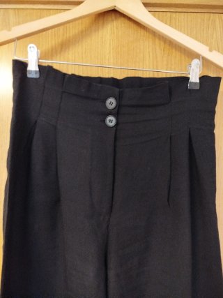 Pantalón Bershka negro pata ancha paperbag